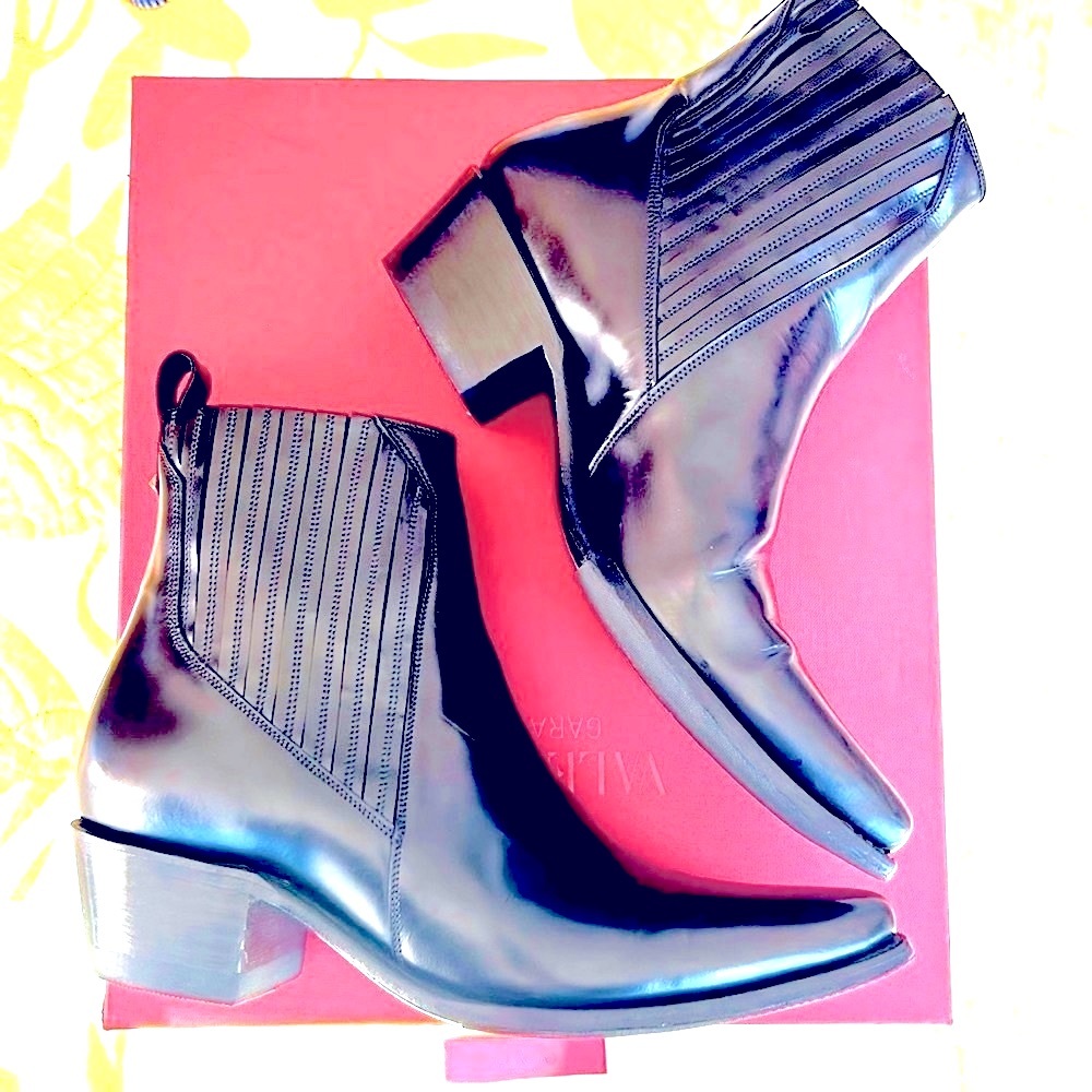 Valentino Garavani🖤VLogo Lockette Beatle Black Leather Boots🖤